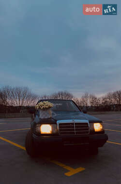 Седан Mercedes-Benz E-Class 1988 в Тернополі