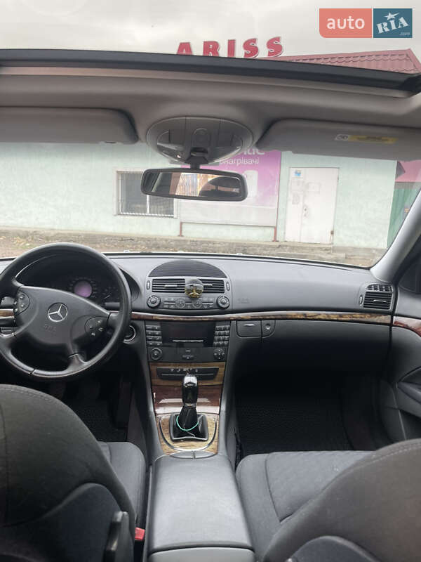 Седан Mercedes-Benz E-Class 2002 в Яготине