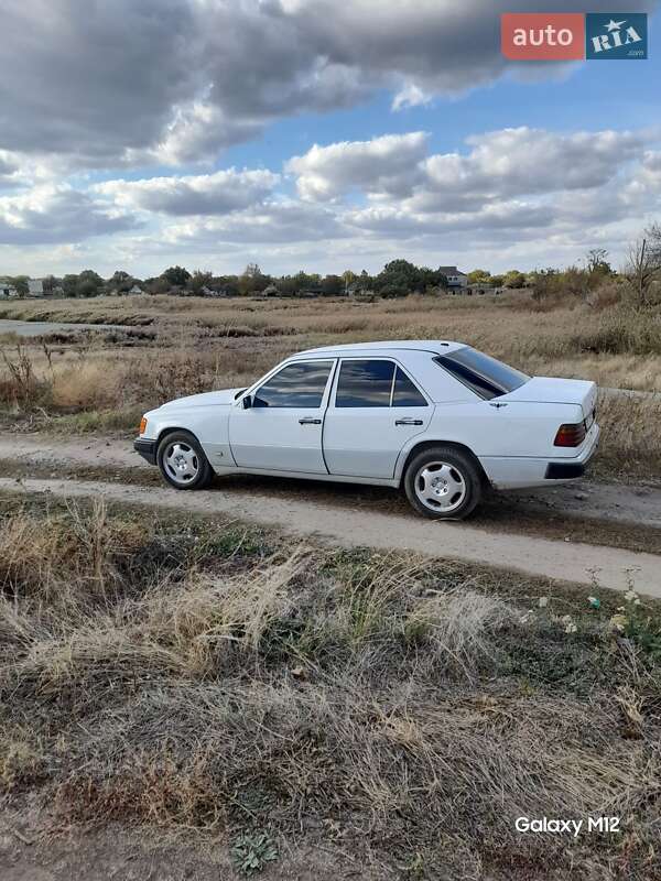 Mercedes-Benz E-Class 1986