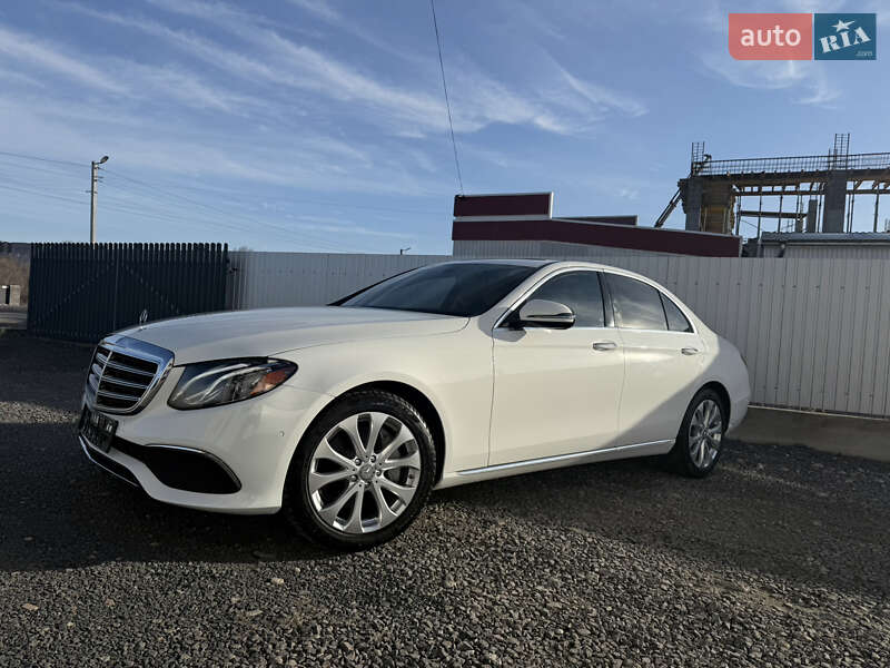 Седан Mercedes-Benz E-Class 2017 в Новояворовске
