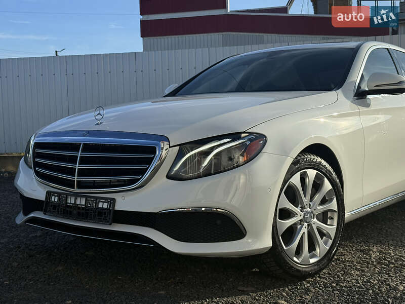Седан Mercedes-Benz E-Class 2017 в Новояворовске