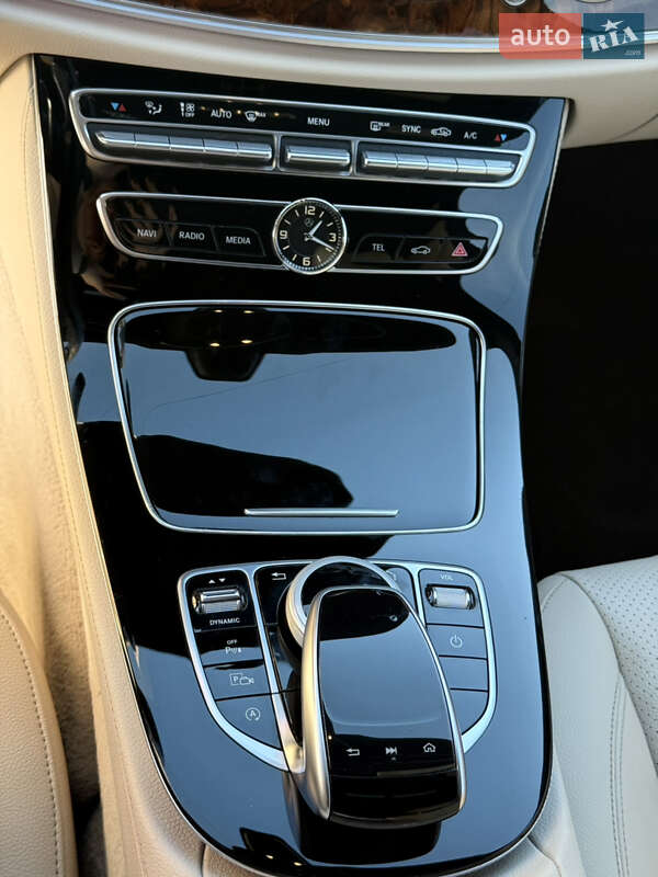 Седан Mercedes-Benz E-Class 2017 в Новояворовске