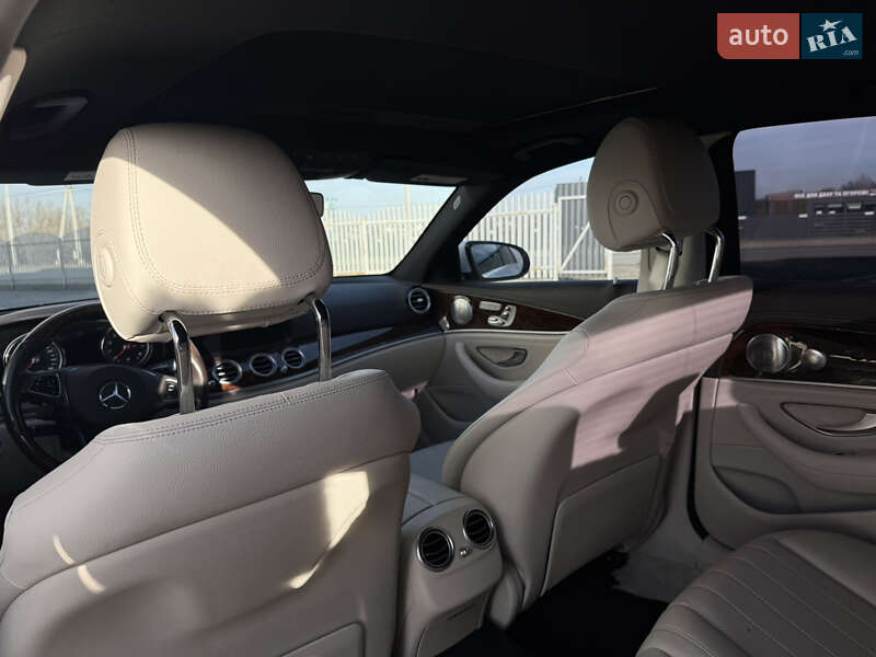Седан Mercedes-Benz E-Class 2017 в Новояворовске