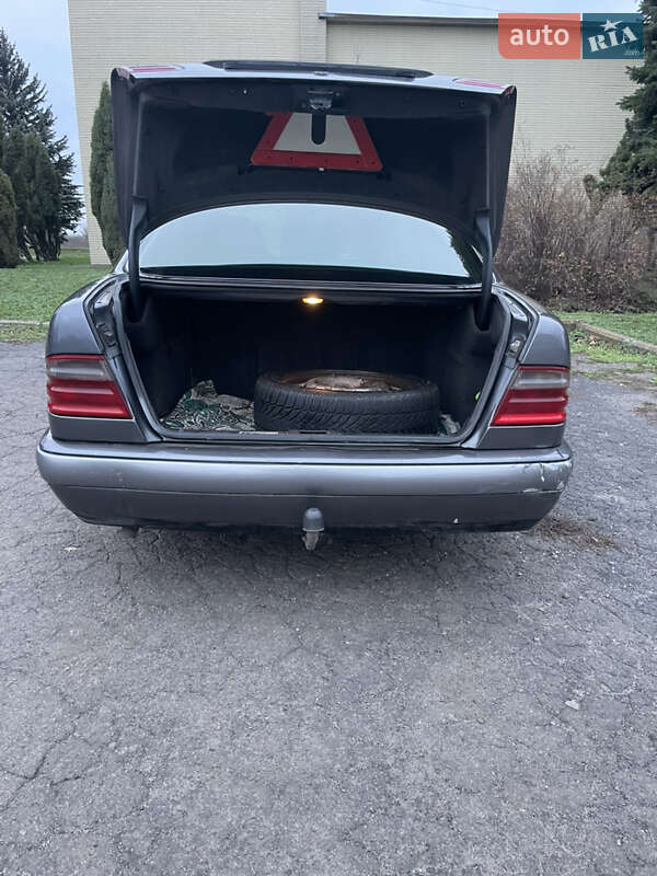 Седан Mercedes-Benz E-Class 1999 в Кривом Роге