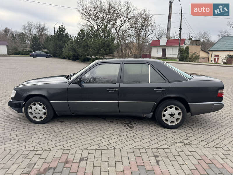 Седан Mercedes-Benz E-Class 1993 в Смілі фото 7 Седан Mercedes-Benz E-Class 1993 в Смілі