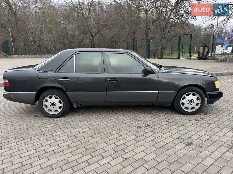 Седан Mercedes-Benz E-Class 1993 в Смілі фото 6 Седан Mercedes-Benz E-Class 1993 в Смілі