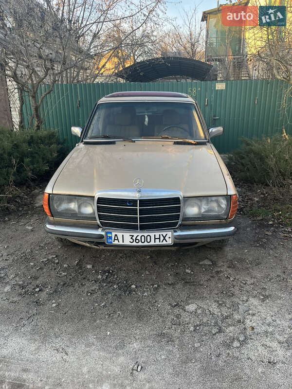 Mercedes-Benz E-Class 1983 Mercedes-Benz E-Class 1983