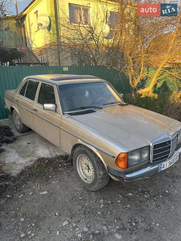 Седан Mercedes-Benz E-Class 1983 в Василькові