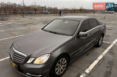 Седан Mercedes-Benz E-Class 2012 в Киеве