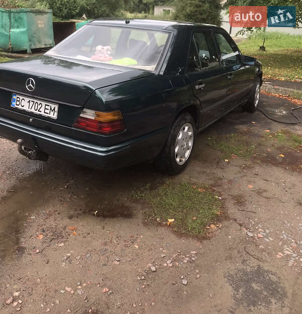 Седан Mercedes-Benz E-Class 1988 в Львові
