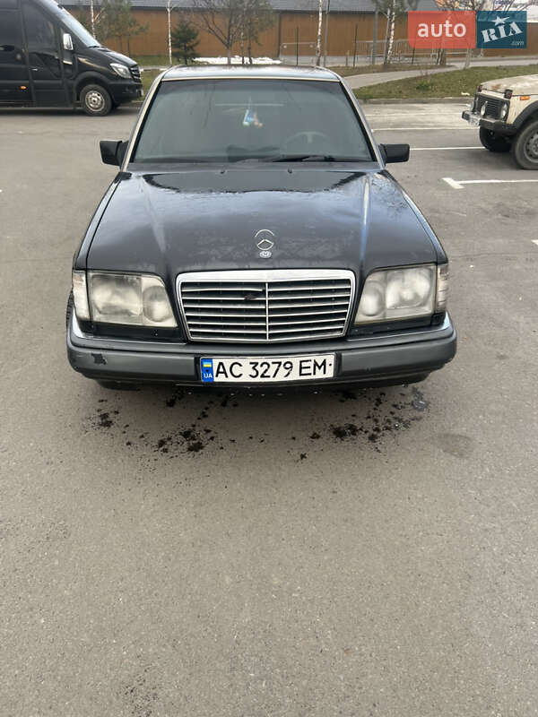 Седан Mercedes-Benz E-Class 1994 в Ровно