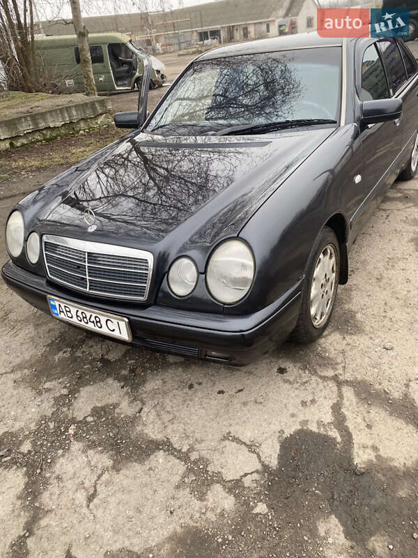 Седан Mercedes-Benz E-Class 1996 в Тростянці