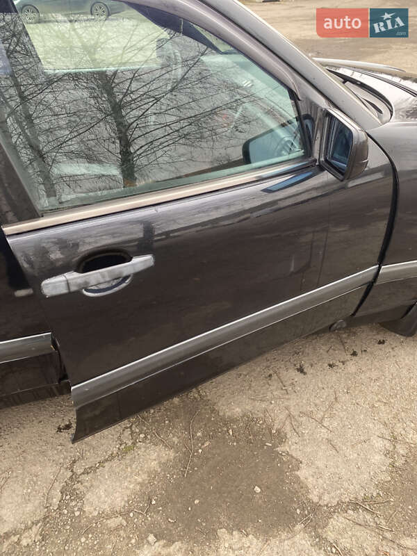 Седан Mercedes-Benz E-Class 1996 в Тростянці