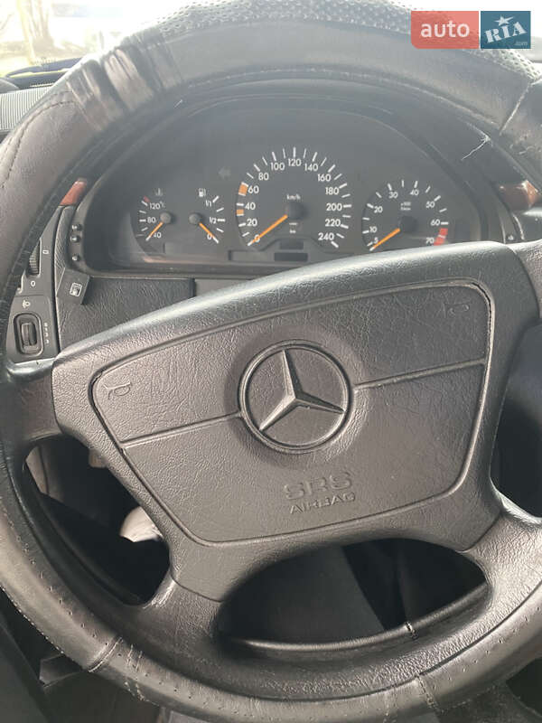 Седан Mercedes-Benz E-Class 1996 в Тростянці