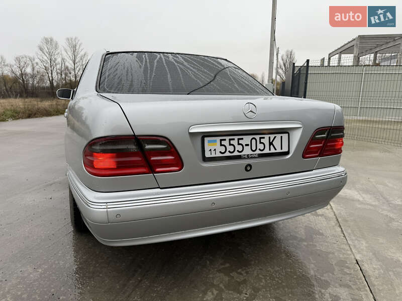 Седан Mercedes-Benz E-Class 2001 в Києві