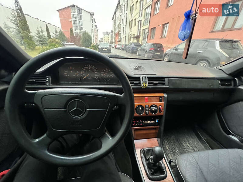 Седан Mercedes-Benz E-Class 1994 в Ровно