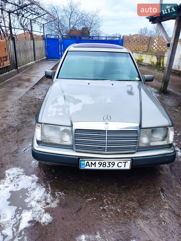 Седан Mercedes-Benz E-Class 1992 в Бердичеві