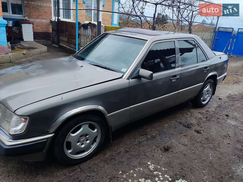 Седан Mercedes-Benz E-Class 1992 в Бердичеві