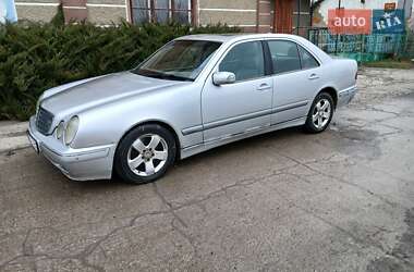 Седан Mercedes-Benz E-Class 2001 в Хотине