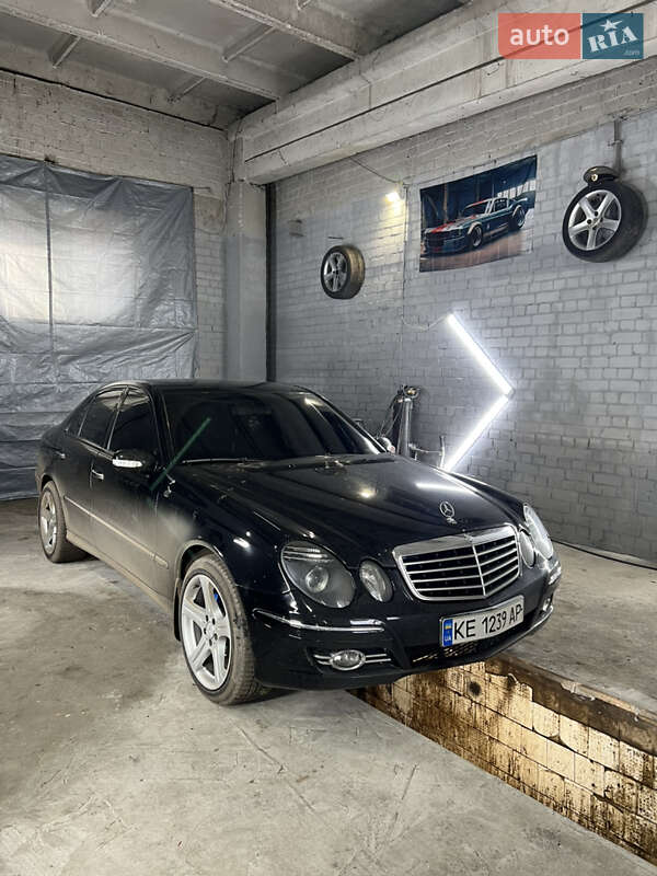 Седан Mercedes-Benz E-Class 2005 в Кривому Розі
