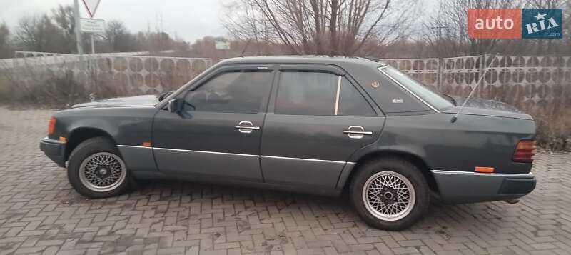 Седан Mercedes-Benz E-Class 1989 в Семеновке