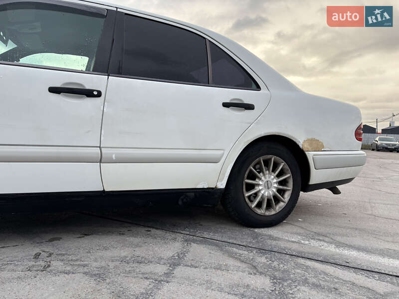 Седан Mercedes-Benz E-Class 1998 в Києві