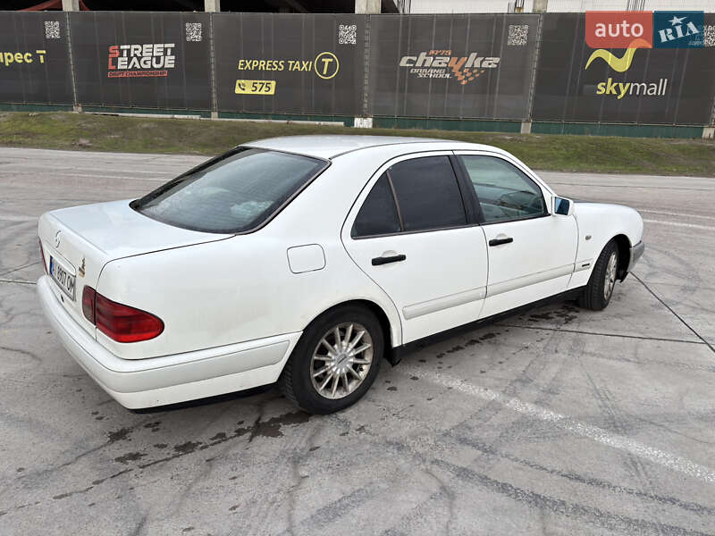 Седан Mercedes-Benz E-Class 1998 в Києві