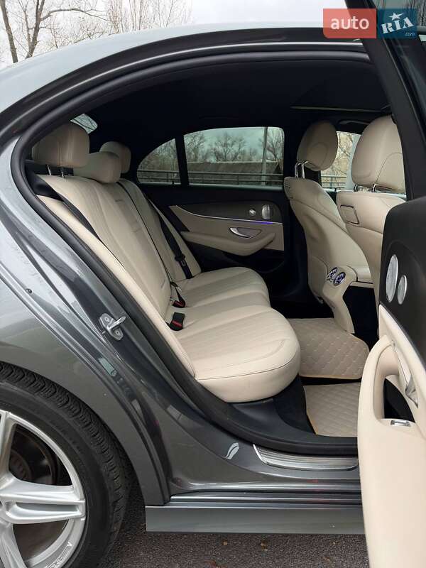 Седан Mercedes-Benz E-Class 2018 в Днепре