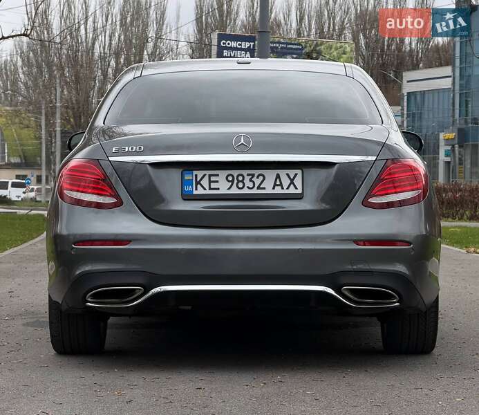 Седан Mercedes-Benz E-Class 2018 в Днепре