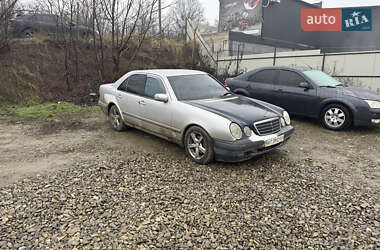 Седан Mercedes-Benz E-Class 2001 в Черновцах