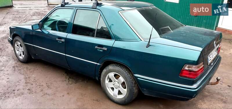 Седан Mercedes-Benz E-Class 1994 в Кельменцях