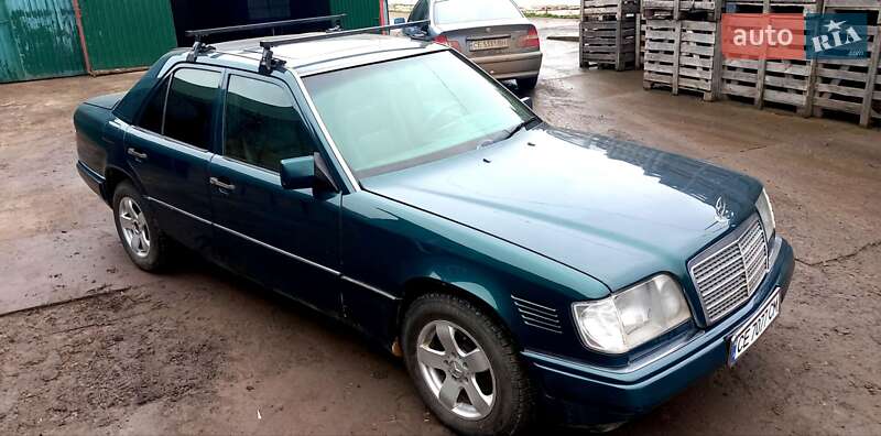 Седан Mercedes-Benz E-Class 1994 в Кельменцях