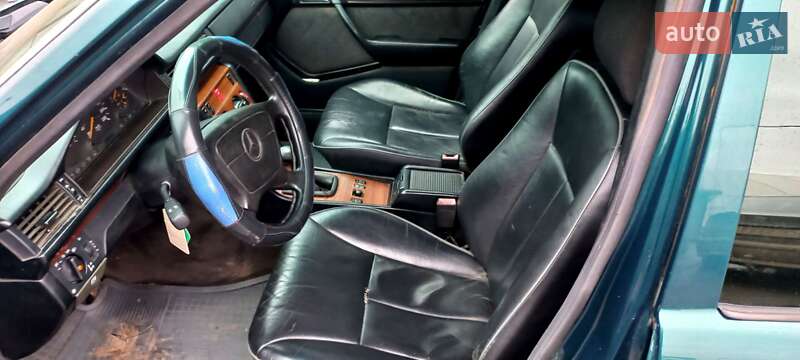 Седан Mercedes-Benz E-Class 1994 в Кельменцях