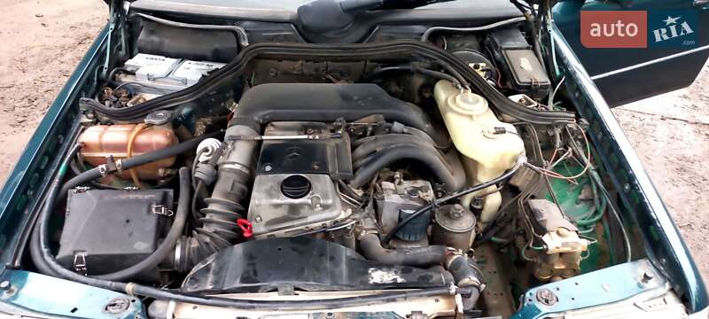 Седан Mercedes-Benz E-Class 1994 в Кельменцях