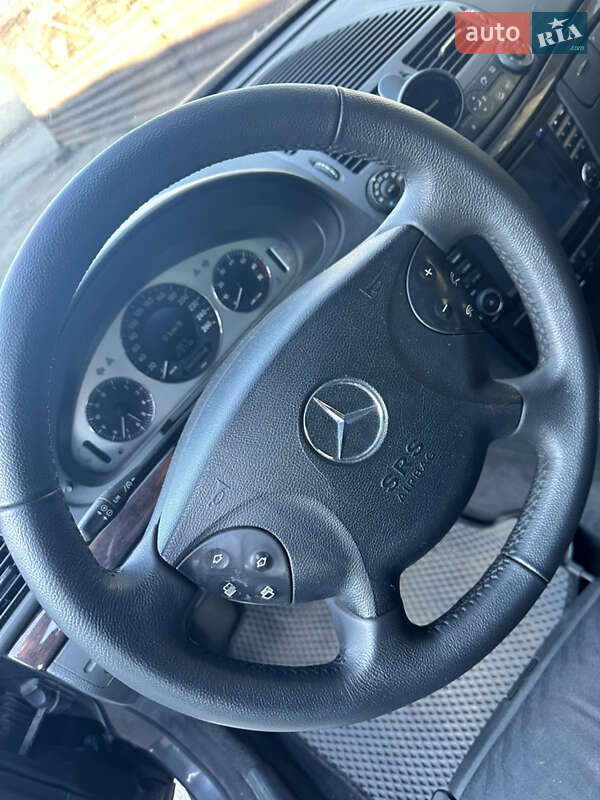 Седан Mercedes-Benz E-Class 2002 в Запоріжжі
