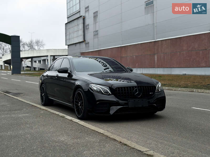 Седан Mercedes-Benz E-Class 2016 в Києві