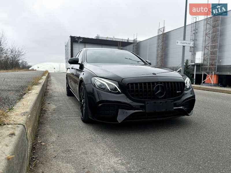 Седан Mercedes-Benz E-Class 2016 в Києві