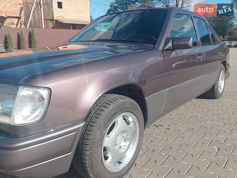 Седан Mercedes-Benz E-Class 1994 в Іспасі фото 3 Седан Mercedes-Benz E-Class 1994 в Іспасі