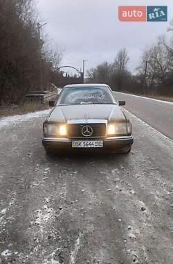 Седан Mercedes-Benz E-Class 1986 в Тернополе