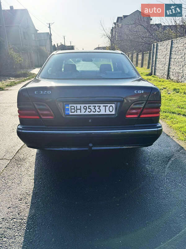 Седан Mercedes-Benz E-Class 2000 в Одесі