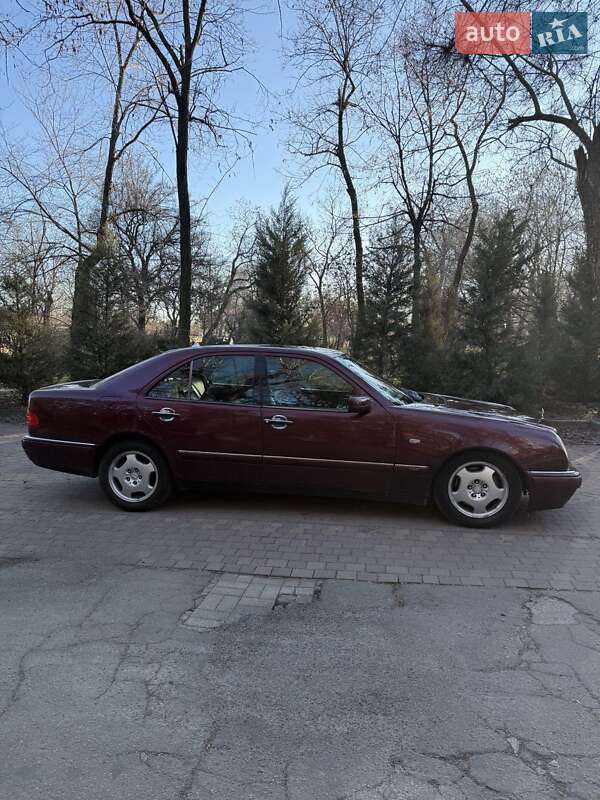 Седан Mercedes-Benz E-Class 1997 в Запорожье