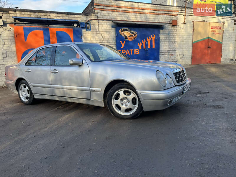 Седан Mercedes-Benz E-Class 1998 в Дніпрі