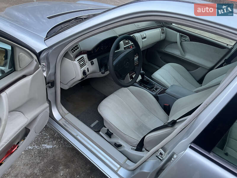 Седан Mercedes-Benz E-Class 1998 в Дніпрі