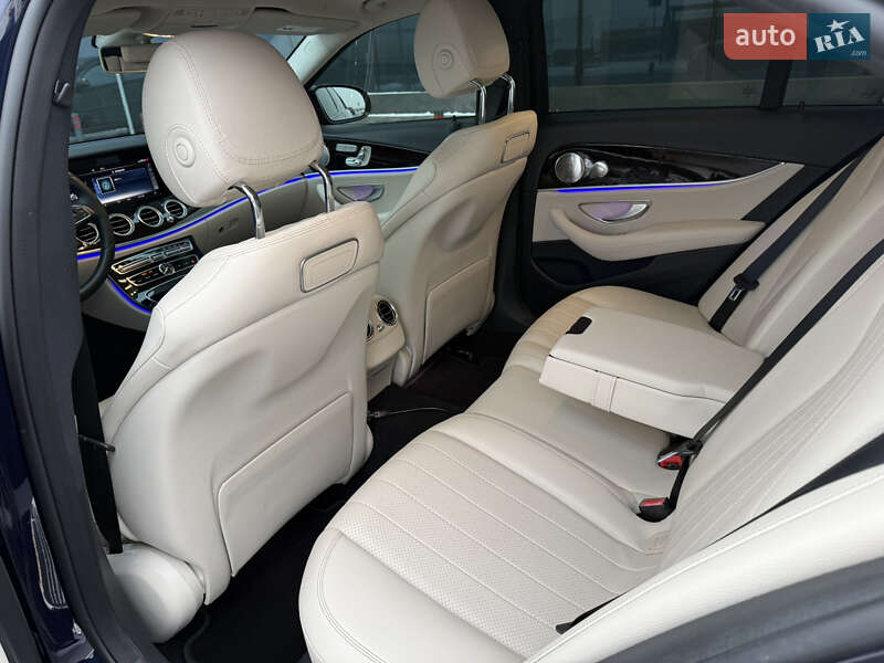 Седан Mercedes-Benz E-Class 2017 в Львові