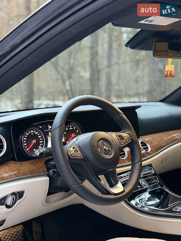 Седан Mercedes-Benz E-Class 2018 в Києві