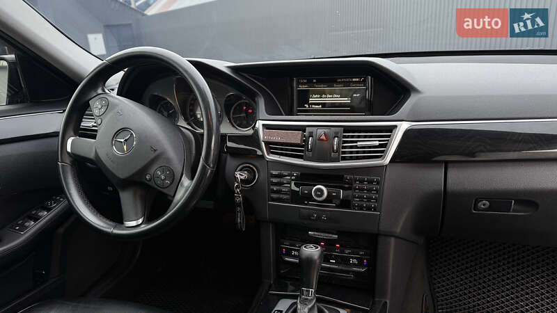 Седан Mercedes-Benz E-Class 2011 в Хусті