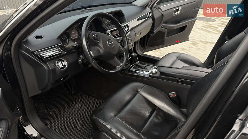 Седан Mercedes-Benz E-Class 2011 в Хусті