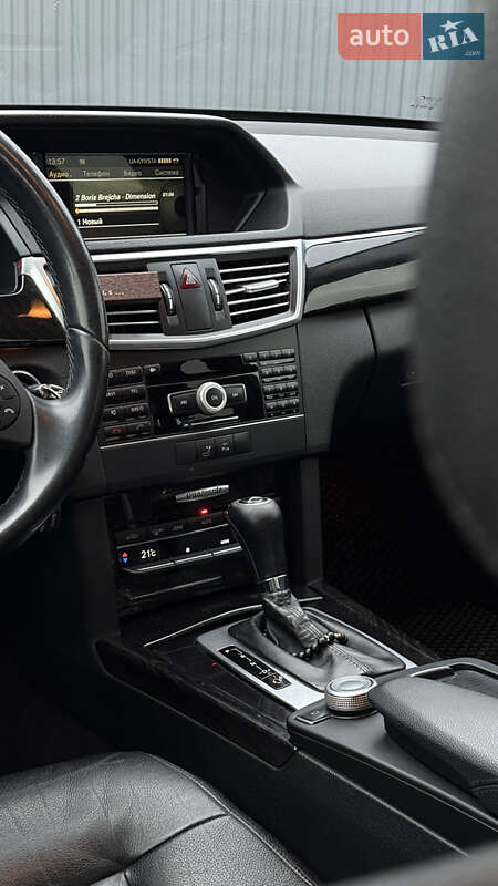 Седан Mercedes-Benz E-Class 2011 в Хусті