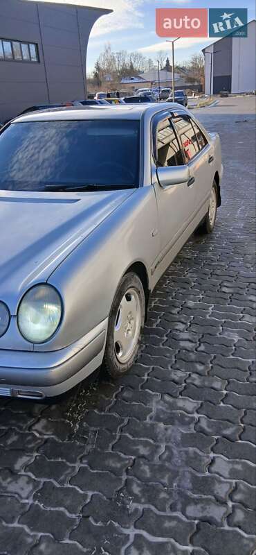 Седан Mercedes-Benz E-Class 1996 в Бориславе