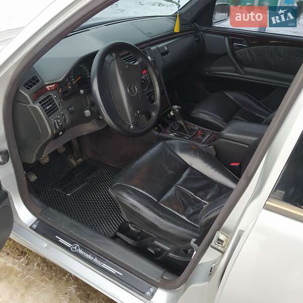 Седан Mercedes-Benz E-Class 2001 в Великому Кучурові фото 4 Седан Mercedes-Benz E-Class 2001 в Великому Кучурові